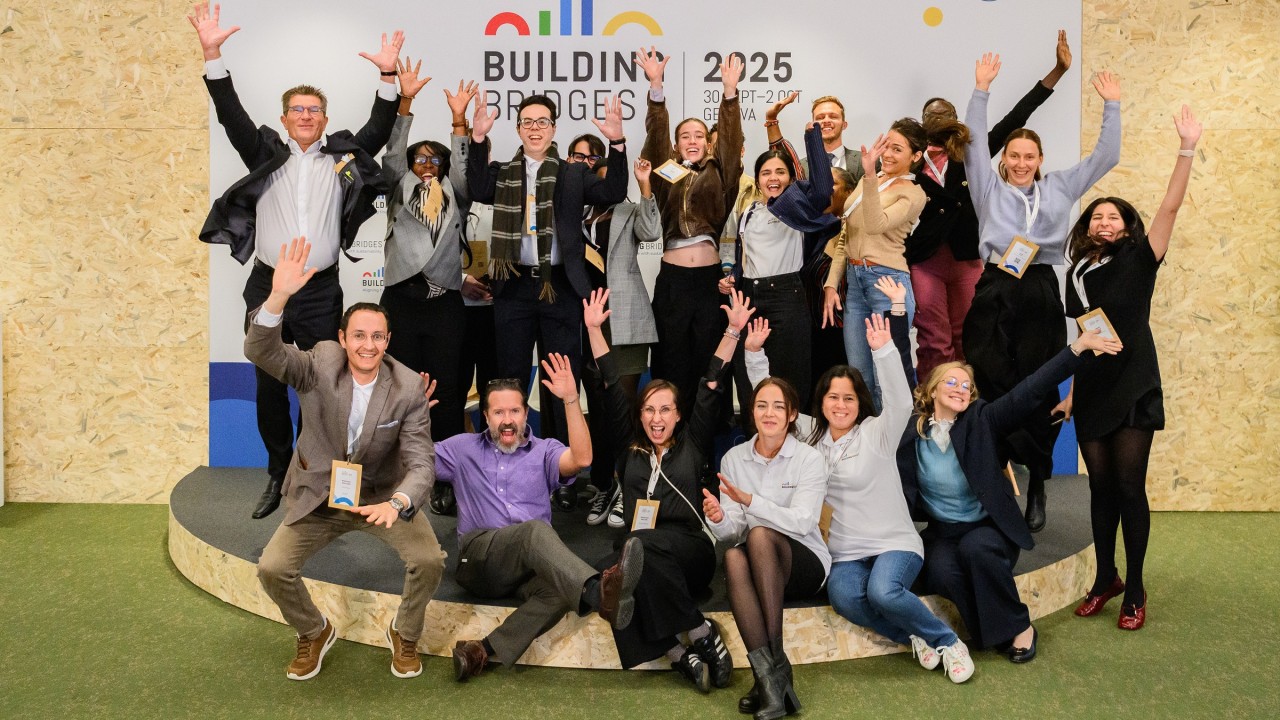 فرصة التطوع في مؤتمر Building Bridges 2026 للاستدامة والتمويل المستدام في جنيف، سويسرا.